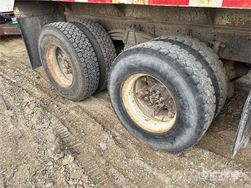 GMC T8500 6x4 Water Truck صهاريج مياه