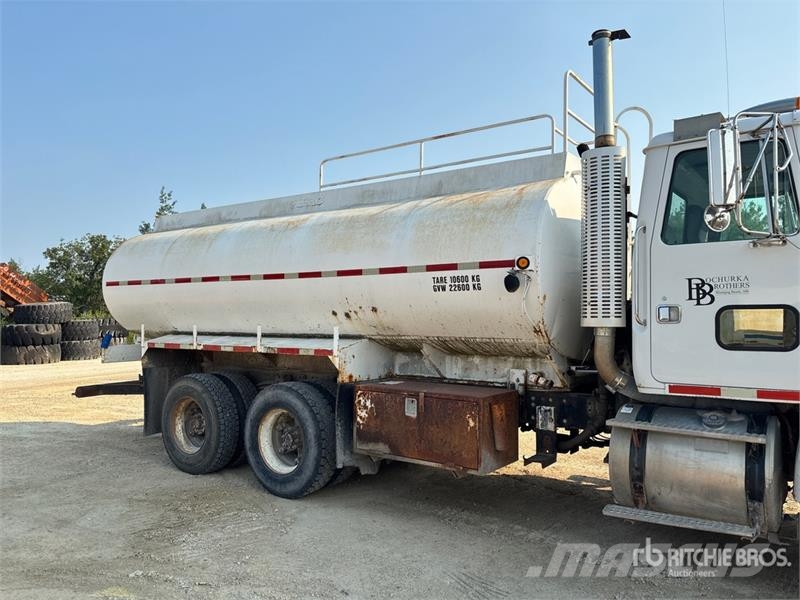 GMC T8500 6x4 Water Truck صهاريج مياه