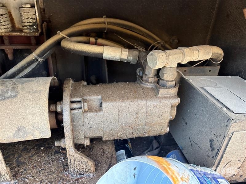 GMC T8500 6x4 Water Truck صهاريج مياه