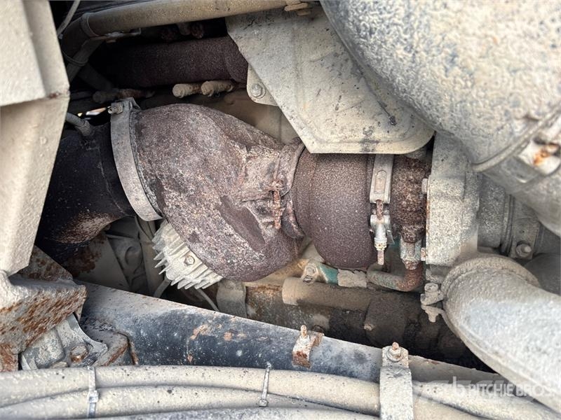 GMC T8500 6x4 Water Truck صهاريج مياه