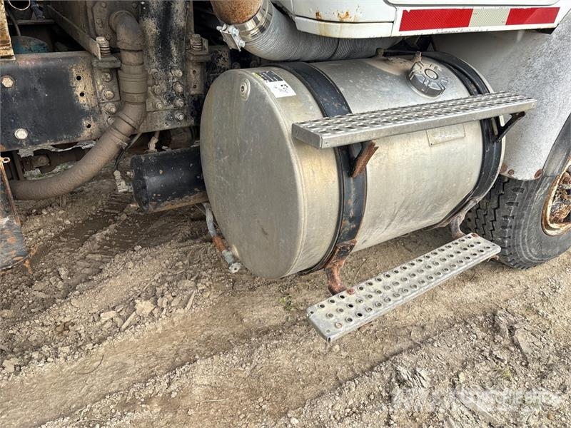 GMC T8500 6x4 Water Truck صهاريج مياه