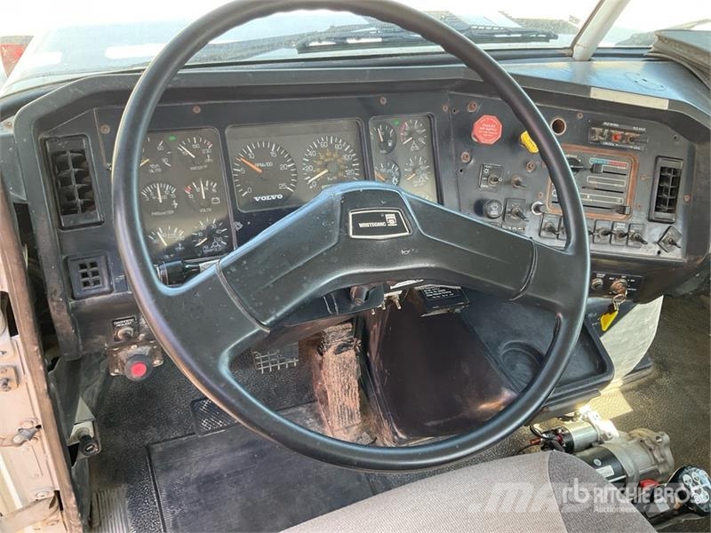 GMC T8500 6x4 Water Truck صهاريج مياه