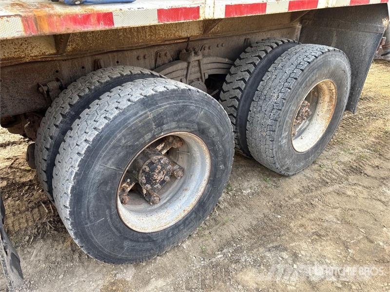 GMC T8500 6x4 Water Truck صهاريج مياه