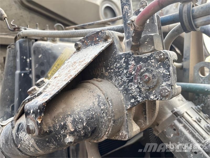 GMC T8500 6x4 Water Truck صهاريج مياه