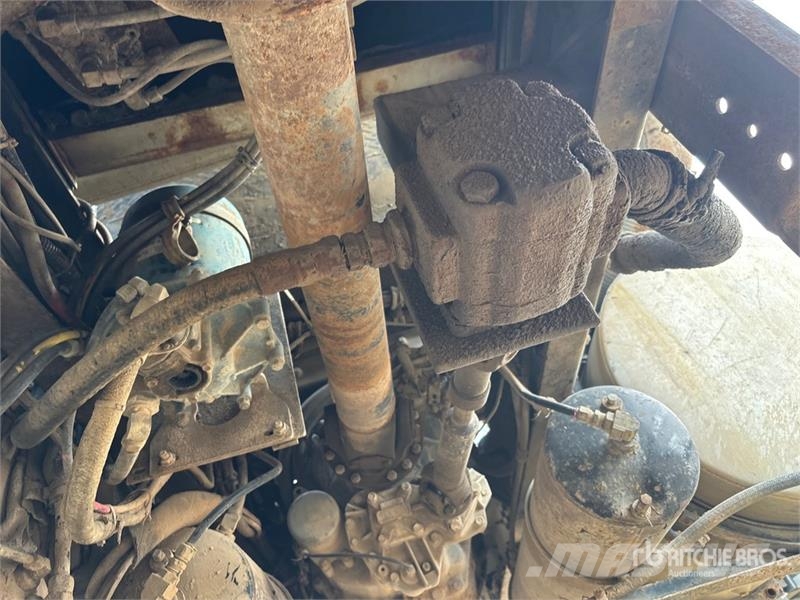 GMC T8500 6x4 Water Truck صهاريج مياه