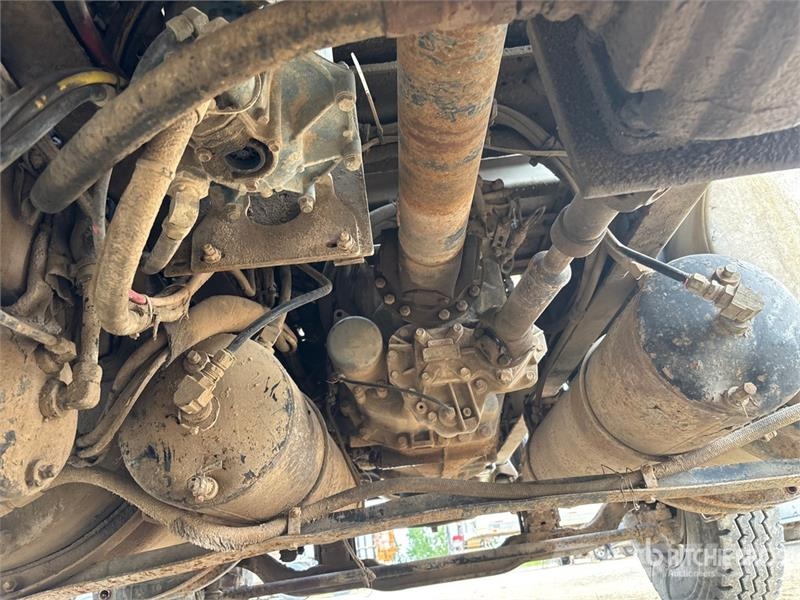 GMC T8500 6x4 Water Truck صهاريج مياه