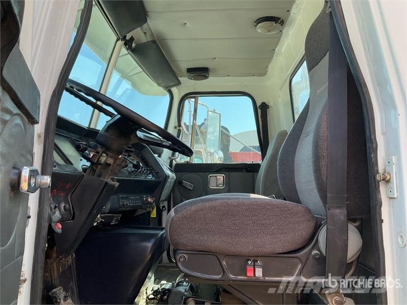 GMC T8500 6x4 Water Truck صهاريج مياه
