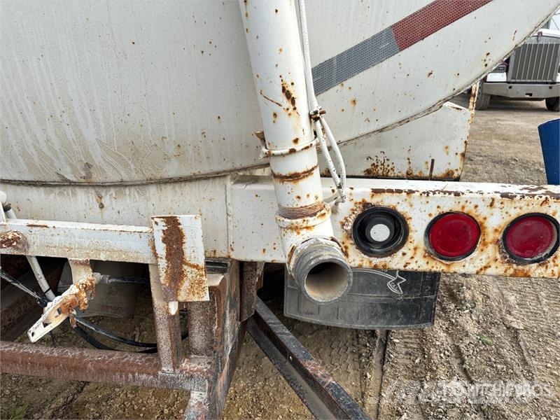 GMC T8500 6x4 Water Truck صهاريج مياه