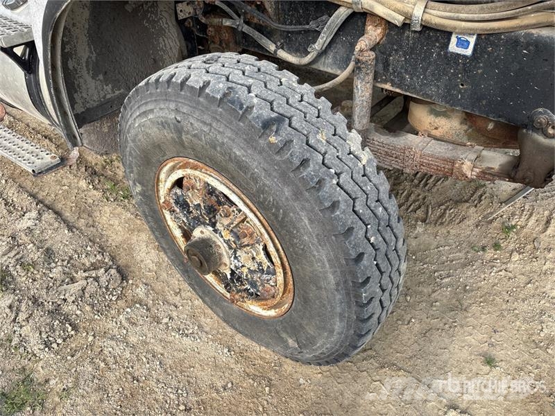 GMC T8500 6x4 Water Truck صهاريج مياه