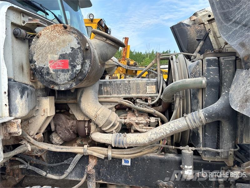 GMC T8500 6x4 Water Truck صهاريج مياه