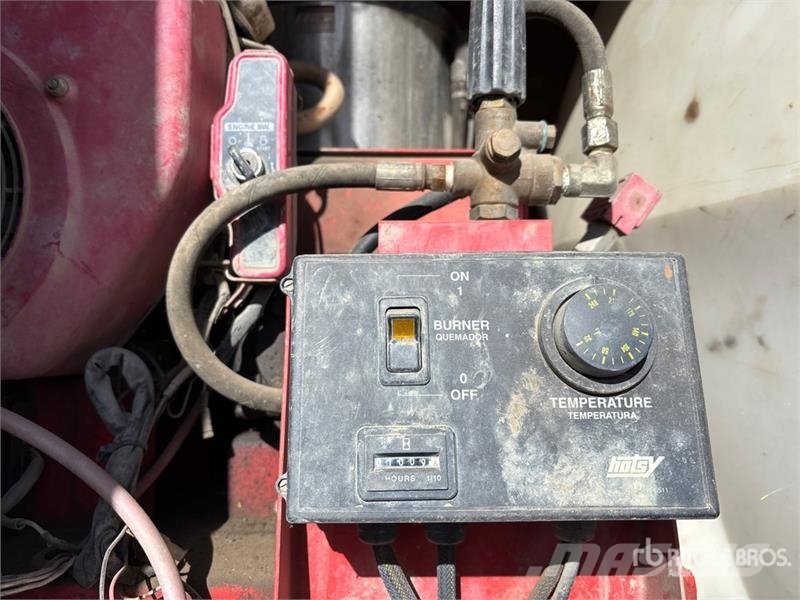 GMC TopKick 4x2 Steam Truck Andre lastbiler
