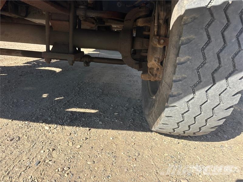GMC TopKick C5500 4x4 Crew Cab S/A Dump Truck Savivarčių priekabų vilkikai