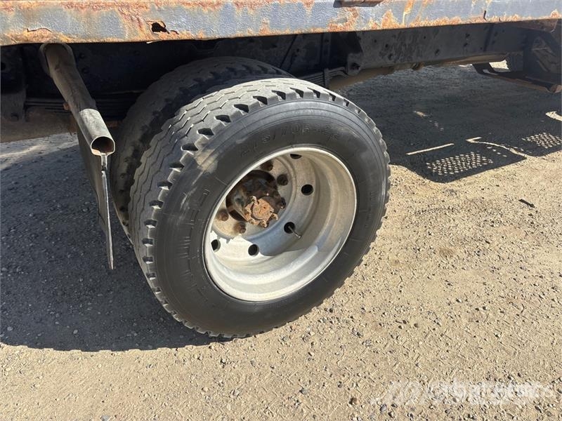 GMC TopKick C5500 4x4 Crew Cab S/A Dump Truck Savivarčių priekabų vilkikai