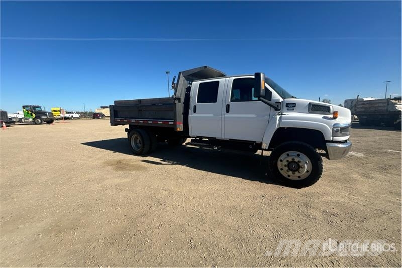 GMC TopKick C5500 4x4 Crew Cab S/A Dump Truck Savivarčių priekabų vilkikai
