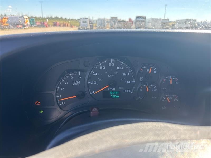 GMC TopKick C5500 4x4 Crew Cab S/A Dump Truck Savivarčių priekabų vilkikai