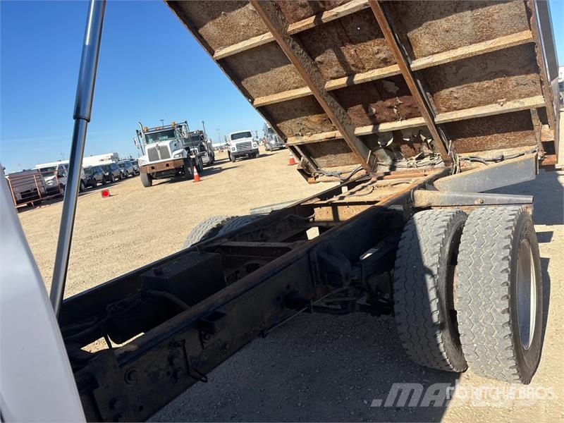 GMC TopKick C5500 4x4 Crew Cab S/A Dump Truck Savivarčių priekabų vilkikai