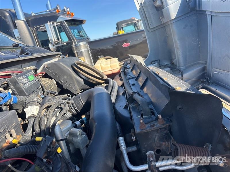 GMC TopKick C5500 4x4 Crew Cab S/A Dump Truck Savivarčių priekabų vilkikai