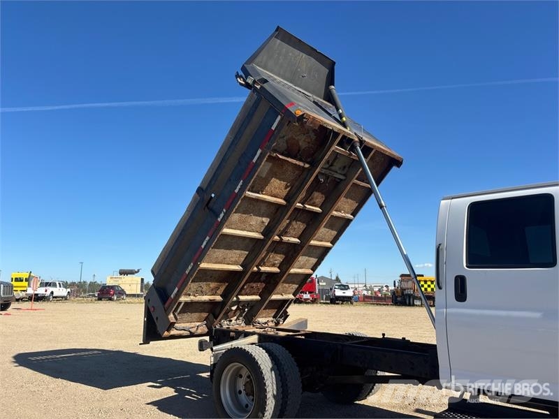 GMC TopKick C5500 4x4 Crew Cab S/A Dump Truck Savivarčių priekabų vilkikai