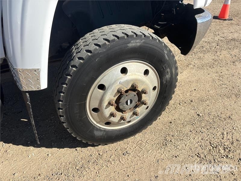 GMC TopKick C5500 4x4 Crew Cab S/A Dump Truck Savivarčių priekabų vilkikai