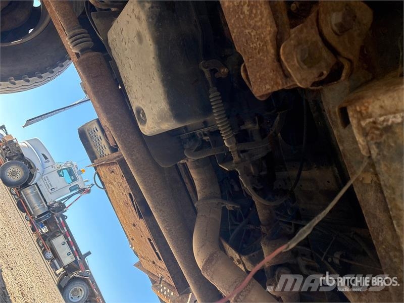 GMC TopKick C5500 4x4 Crew Cab S/A Dump Truck Savivarčių priekabų vilkikai