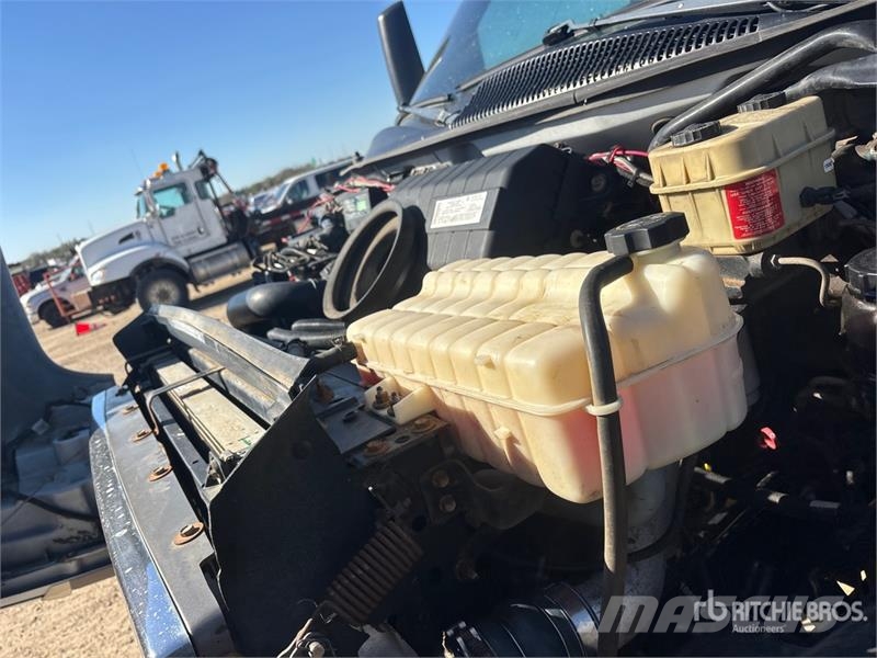 GMC TopKick C5500 4x4 Crew Cab S/A Dump Truck Savivarčių priekabų vilkikai