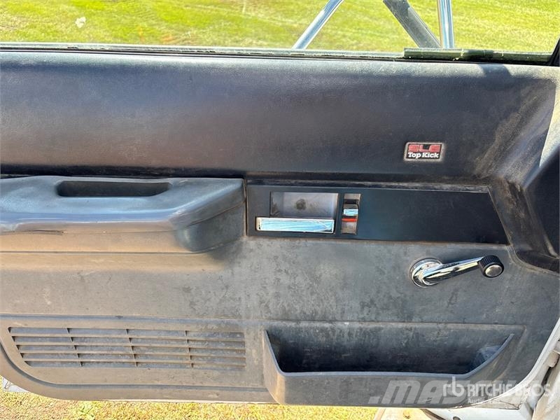 GMC TopKick LoPro Platte bakwagens