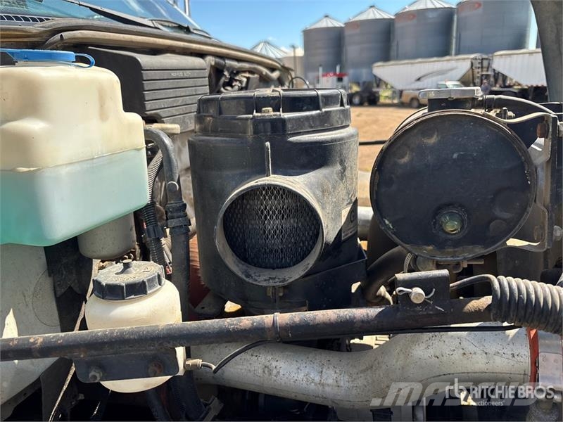 GMC TopKick LoPro Platte bakwagens