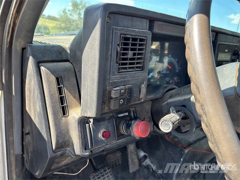 GMC TopKick LoPro Platte bakwagens