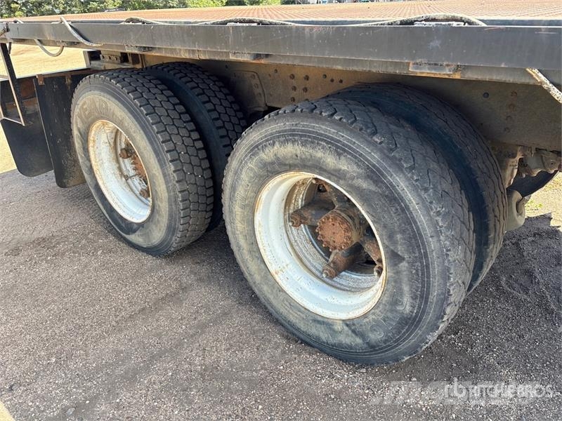 GMC TopKick LoPro Platte bakwagens