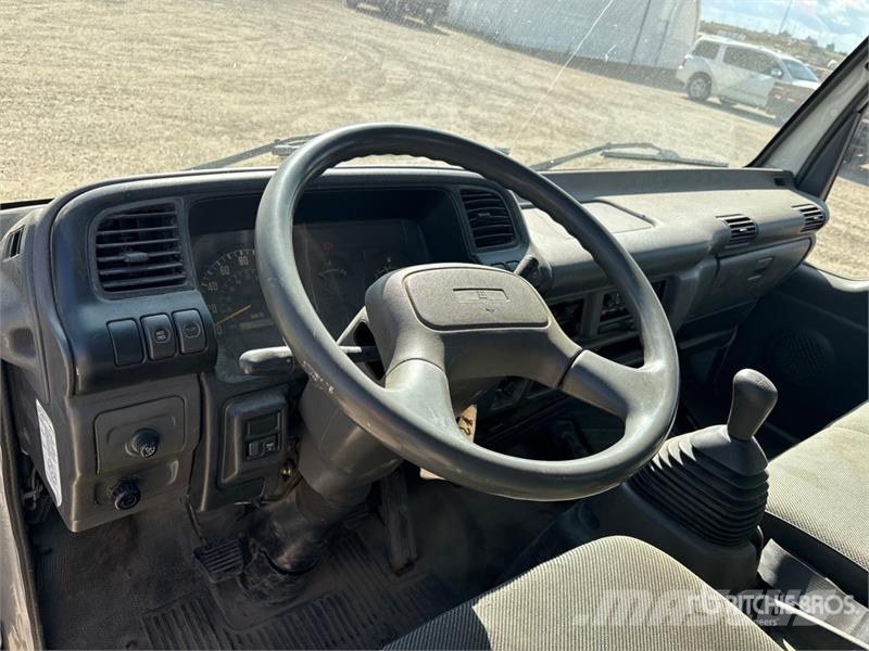 GMC W5500 Tovornjaki s kesonom/platojem
