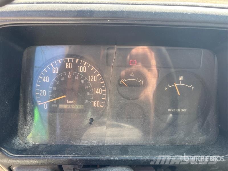GMC W5500 Tovornjaki s kesonom/platojem