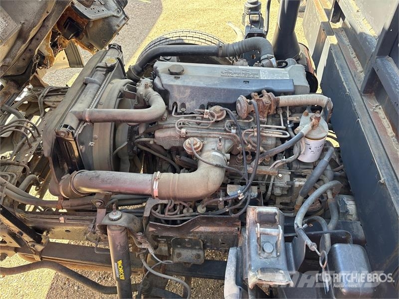 GMC W5500 Tovornjaki s kesonom/platojem