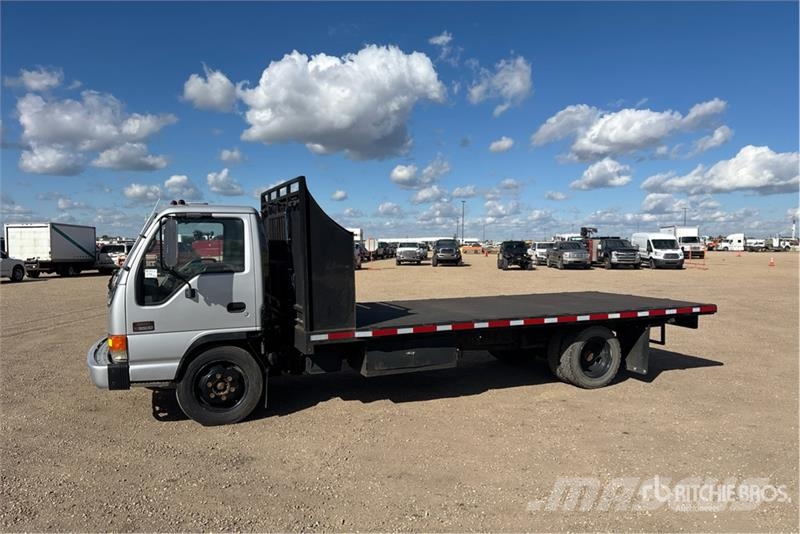 GMC W5500 Tovornjaki s kesonom/platojem