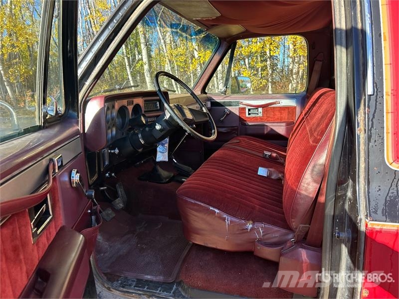 GMC Wrangler 4x4 Pickup Прочие фургоны
