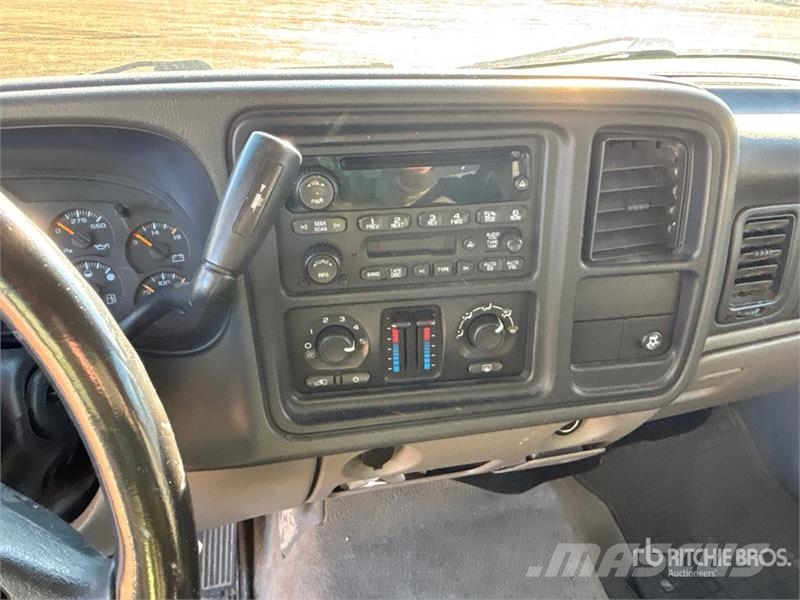 GMC Yukon XL 4WD SUV Avtomobili