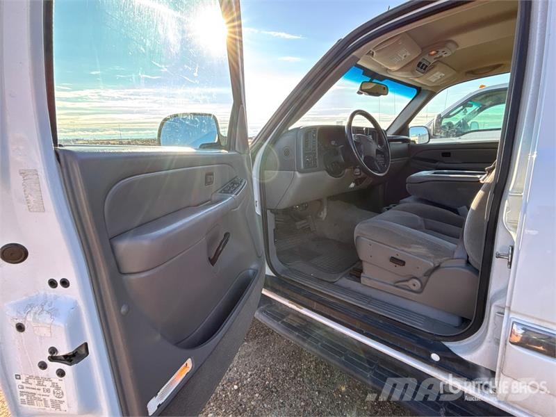 GMC Yukon XL 4WD SUV Avtomobili