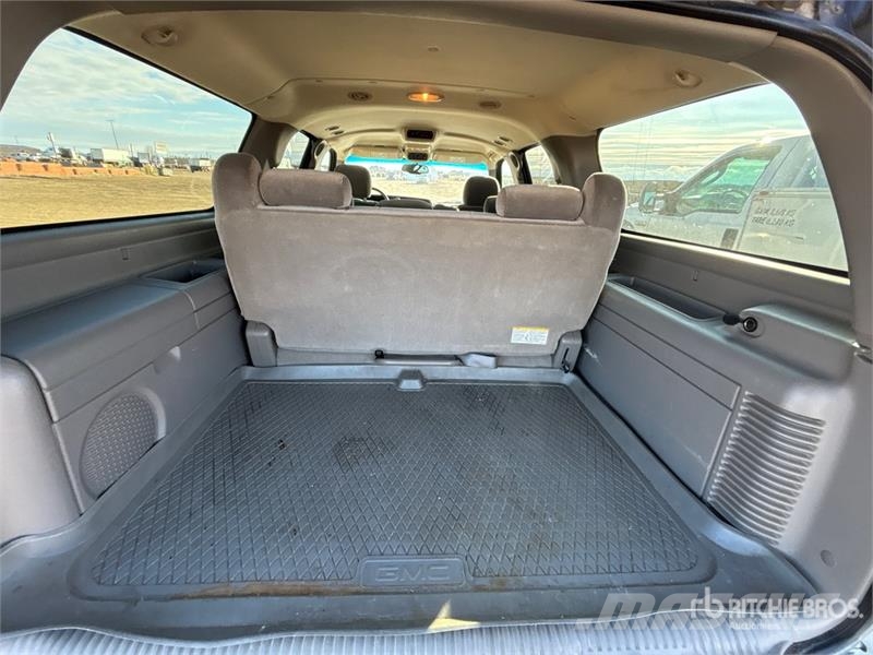 GMC Yukon XL 4WD SUV Avtomobili