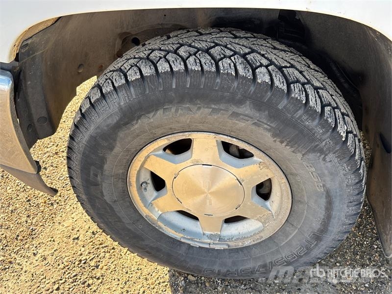 GMC Yukon XL 4WD SUV Avtomobili