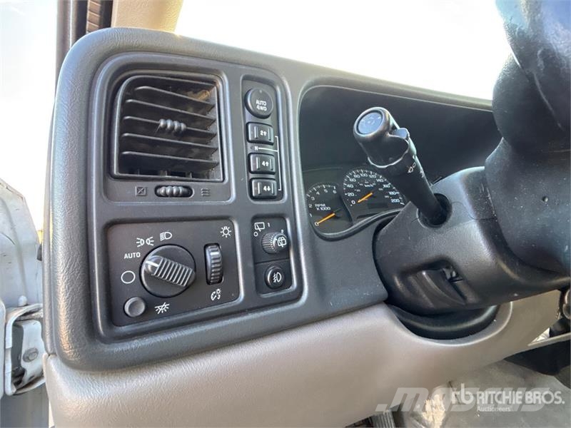 GMC Yukon XL 4WD SUV Avtomobili