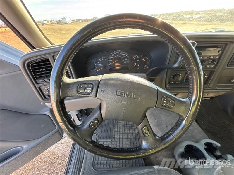 GMC Yukon XL 4WD SUV Avtomobili