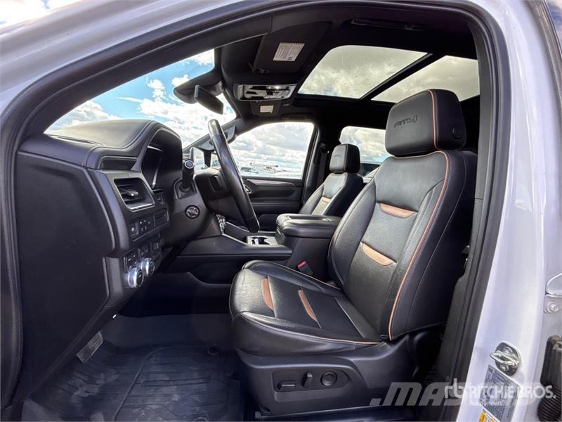 GMC Yukon XL AT4 4WD SUV Automobili