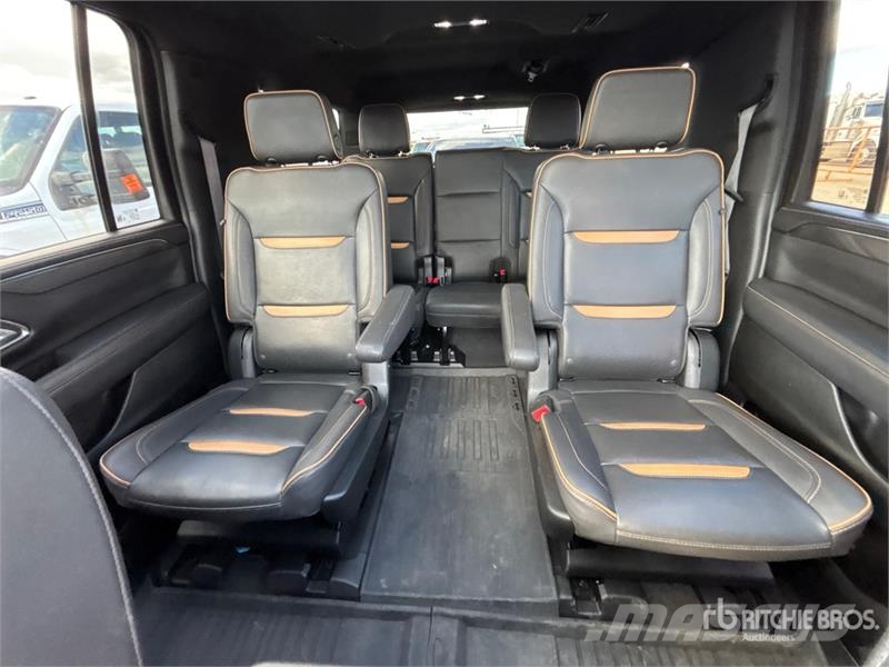 GMC Yukon XL AT4 4WD SUV Automobili