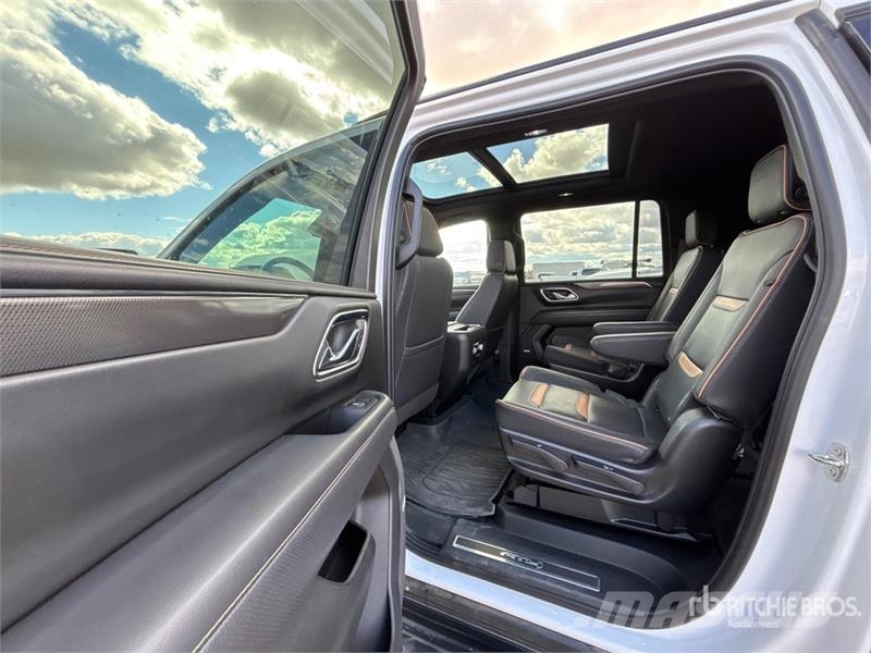 GMC Yukon XL AT4 4WD SUV Automobili