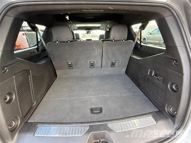 GMC Yukon XL AT4 4WD SUV Automobili