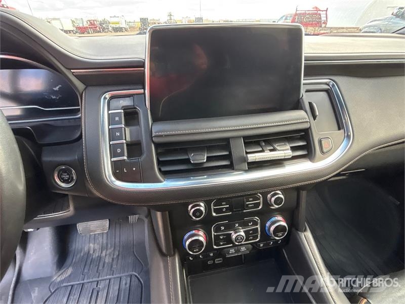 GMC Yukon XL AT4 4WD SUV Automobili