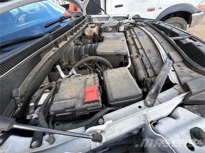 GMC Yukon XL AT4 4WD SUV Automobili