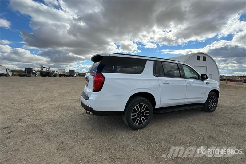 GMC Yukon XL AT4 4WD SUV Automobili