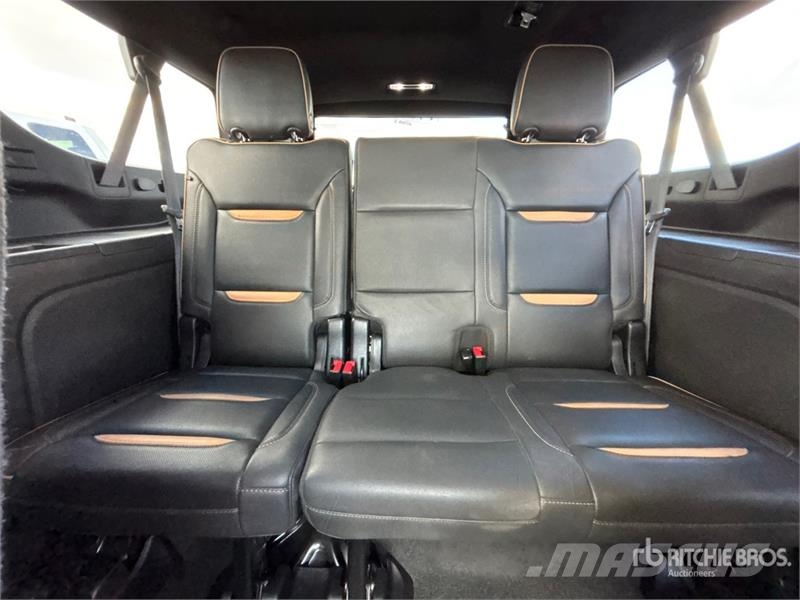 GMC Yukon XL AT4 4WD SUV Automobili