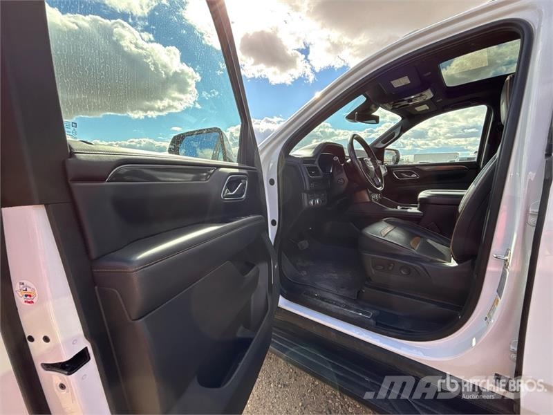 GMC Yukon XL AT4 4WD SUV Automobili