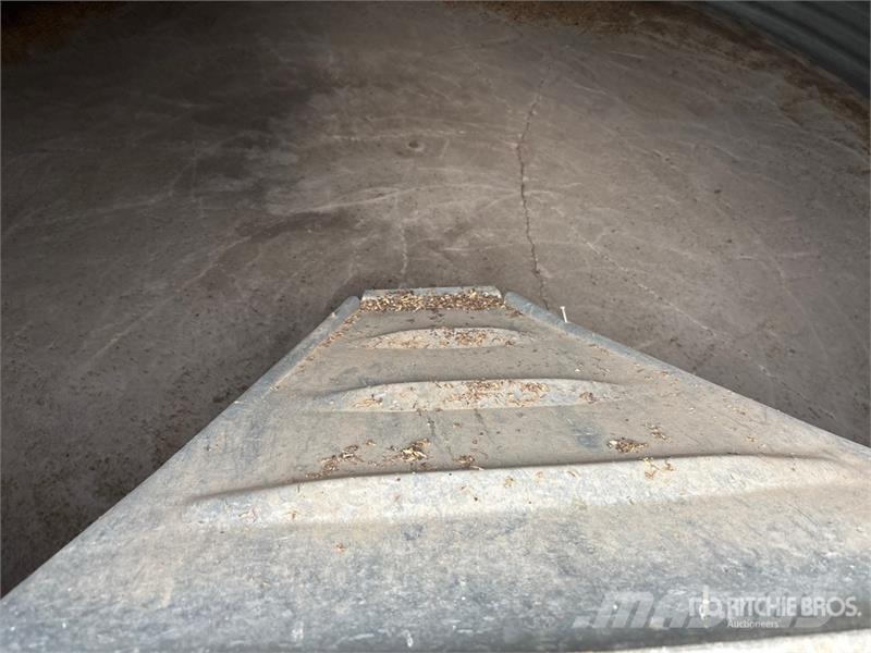 Goebel 2000 Ring Grain Bin Procesadoras de cultivos y unidades de almacenamiento / máquinas - Otros